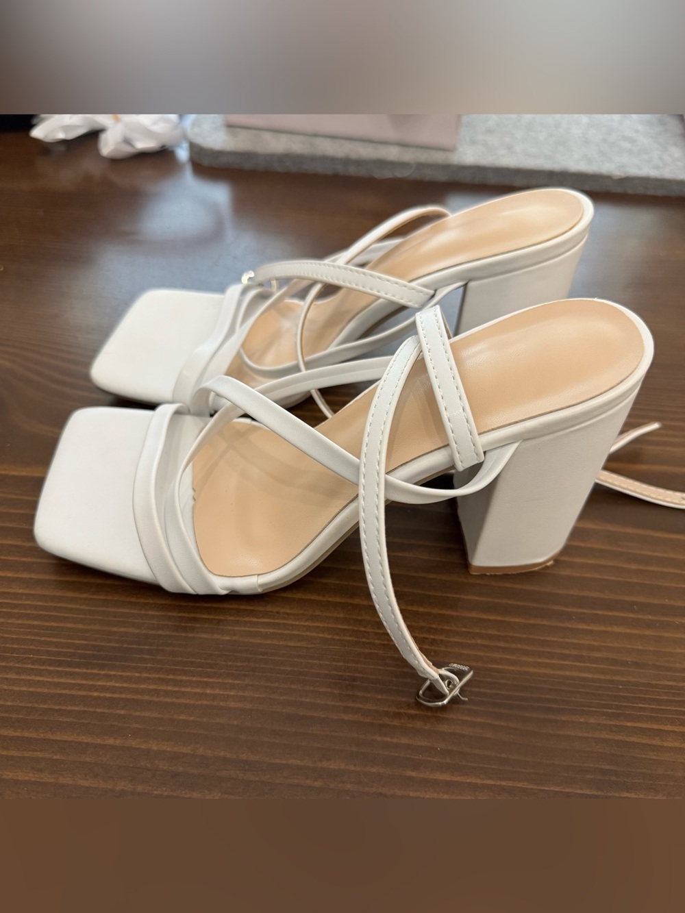 Women’s chunky heel strappy sandal
